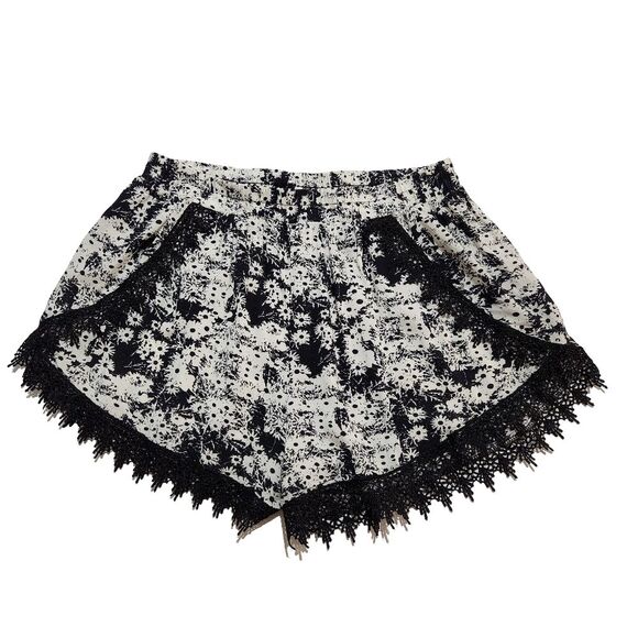 Girl Revolution Adrift Shorts Black White Daisy Scallop Lace Trim Women's XL - Picture 1 of 9